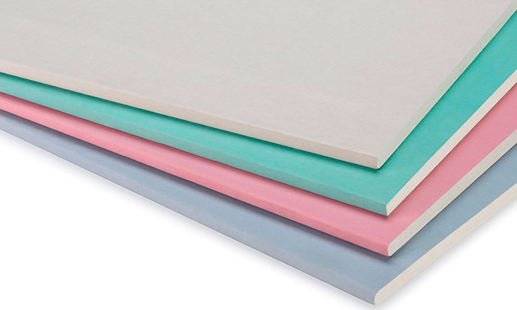 Descubre las diferentes opciones de placas de Pladur para la instalación de sistemas Pladur en interiores y exteriores. Imágenes de alta calidad de los diferentes tipos de placas y sus usos.