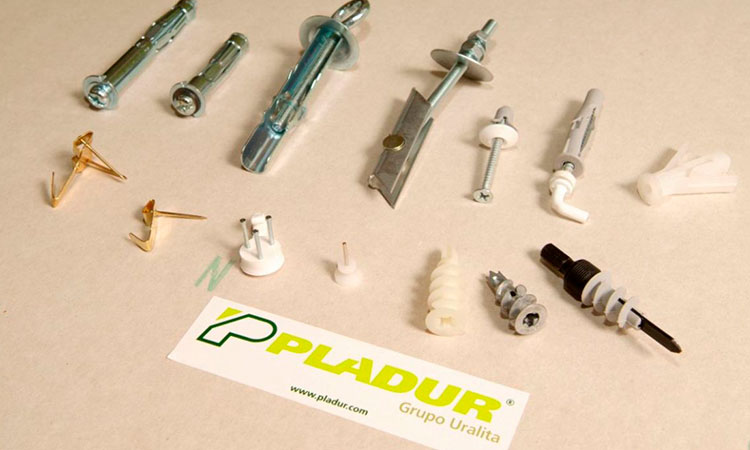 Tipos de cargas en tabiques y techos, y cómo fijarlos con la amplia gama de tacos disponibles en el mercado.